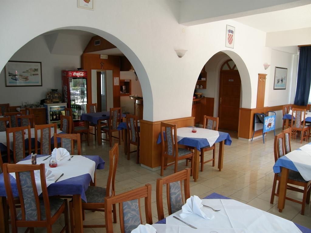 Guest House & Restaurant Adriatic كليك المظهر الخارجي الصورة