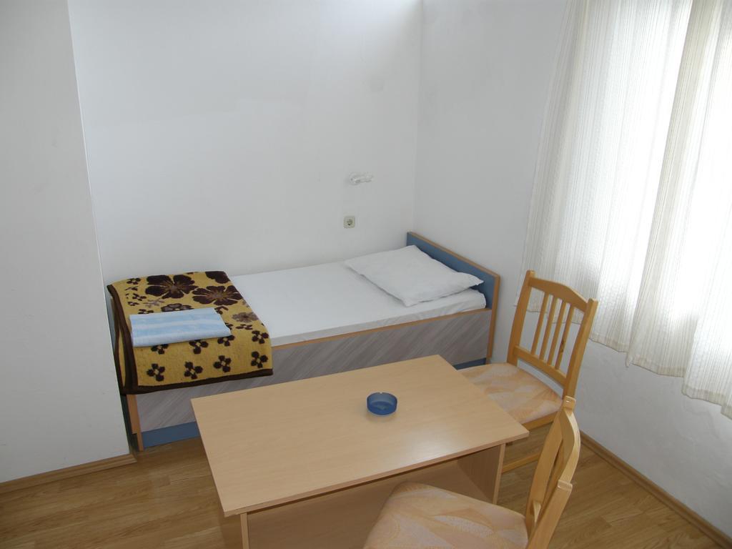 Guest House & Restaurant Adriatic كليك المظهر الخارجي الصورة