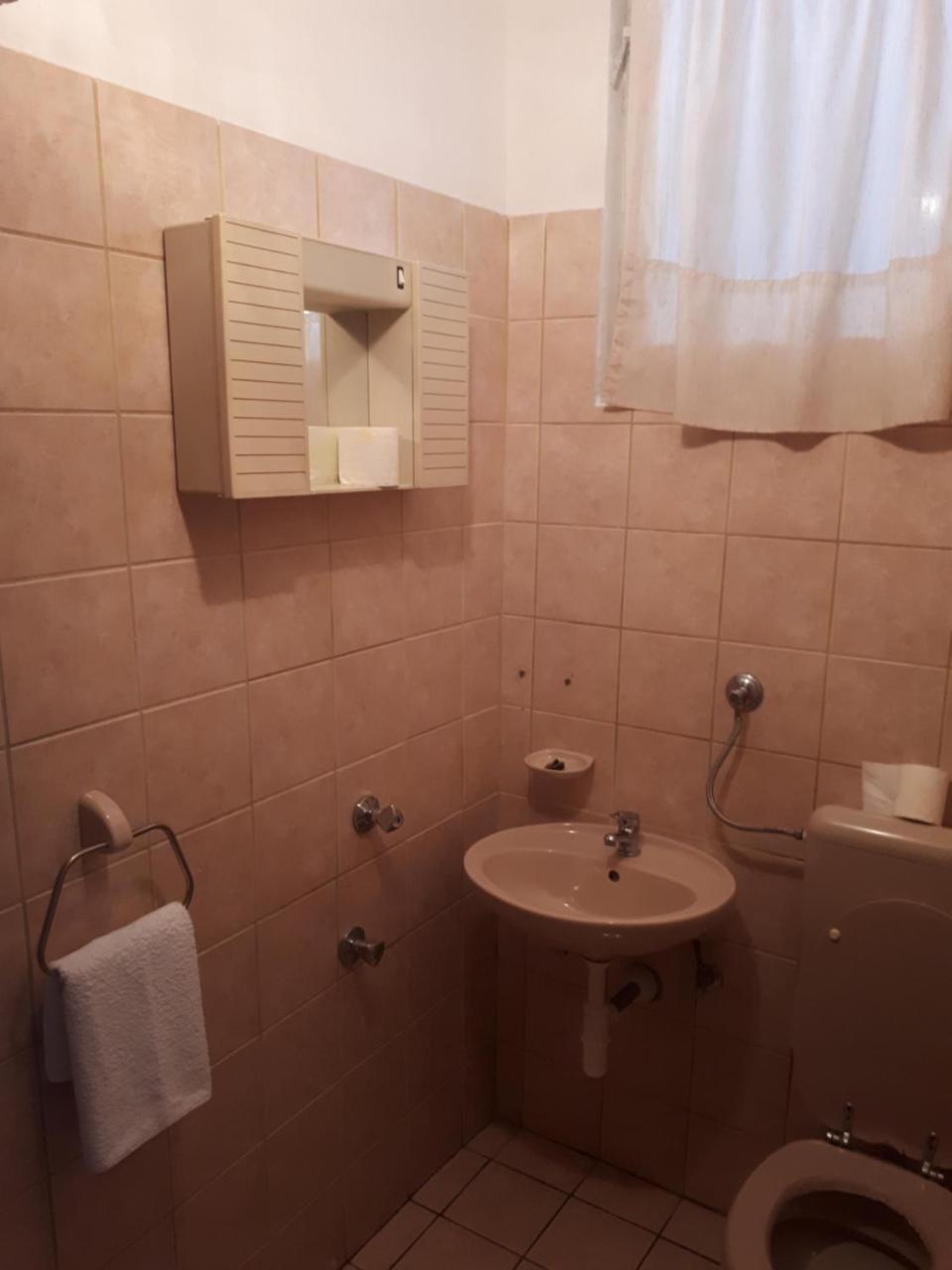 Guest House & Restaurant Adriatic كليك المظهر الخارجي الصورة